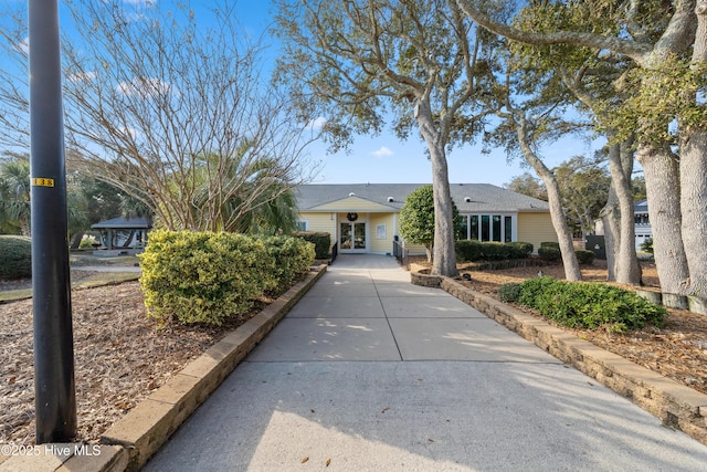 view of front of property