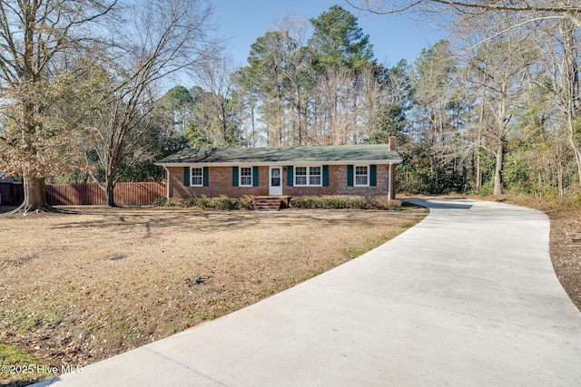 ranch-style home featuring a front yard