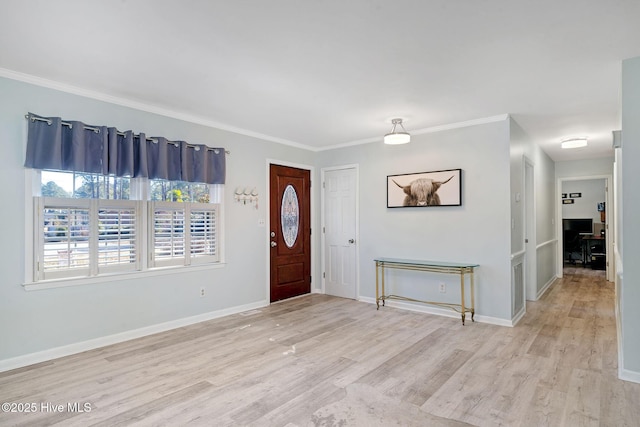 foyer entrance featuring crown molding and light hardwood / wood-style floors