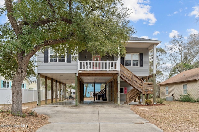 view of front of home featuring a carport and a porch