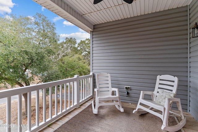 balcony featuring ceiling fan