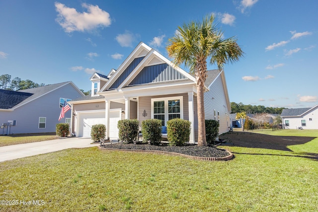 view of front facade featuring a front lawn