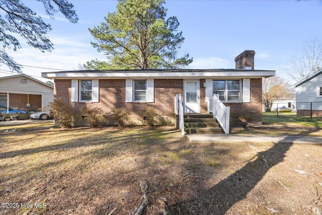 view of front of home featuring a front lawn