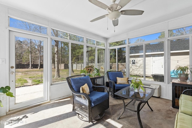 sunroom with ceiling fan