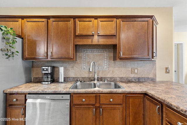 kitchen with a sink, tasteful backsplash, dishwasher, and freestanding refrigerator