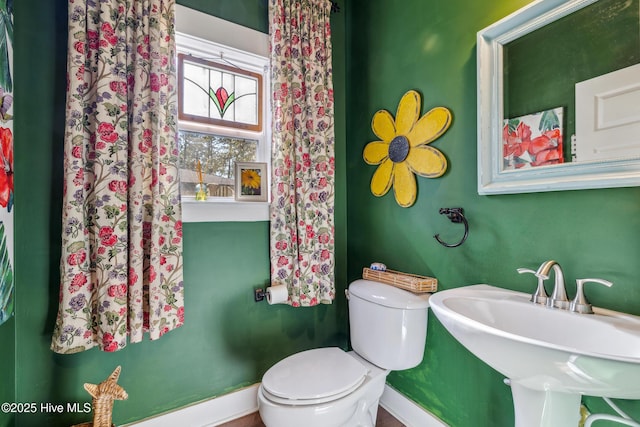 bathroom featuring sink and toilet