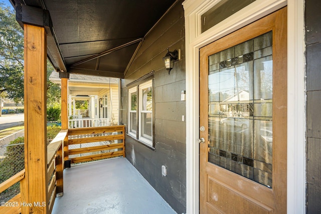 doorway to property with covered porch