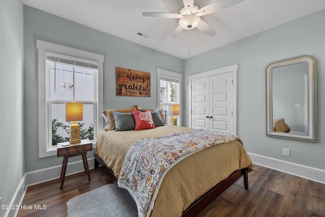 bedroom featuring dark hardwood / wood-style floors, ceiling fan, and a closet