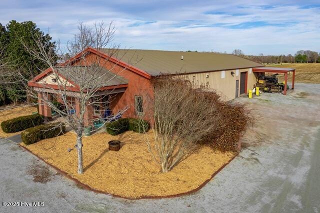 view of front of property featuring a carport