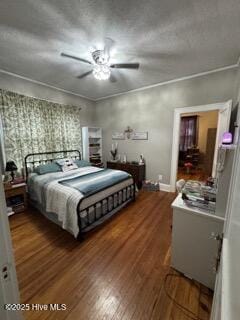 bedroom with crown molding, hardwood / wood-style flooring, and ceiling fan