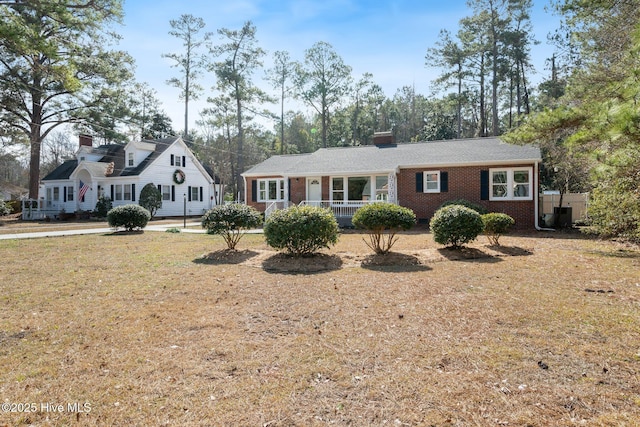 view of front of property with a front lawn and a porch