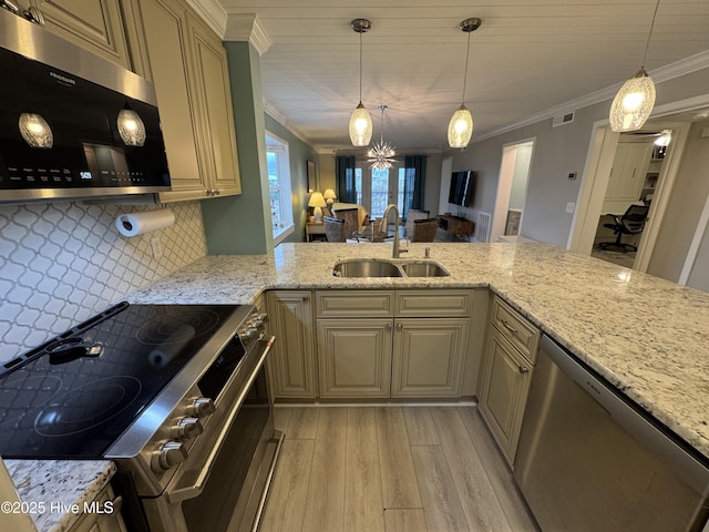 kitchen with sink, crown molding, appliances with stainless steel finishes, pendant lighting, and light hardwood / wood-style floors