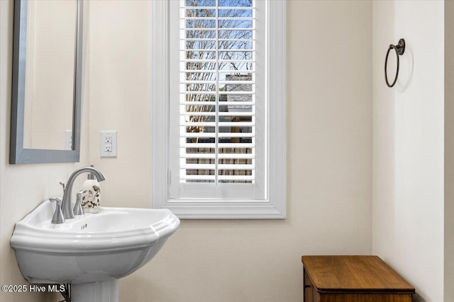 bathroom featuring a sink