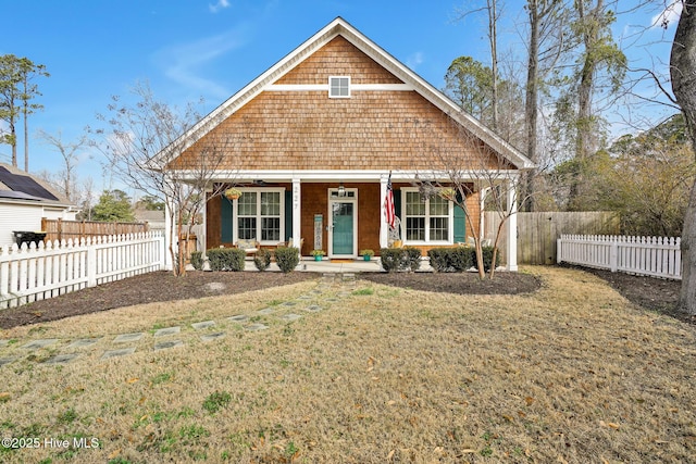 view of front facade featuring a front lawn and covered porch