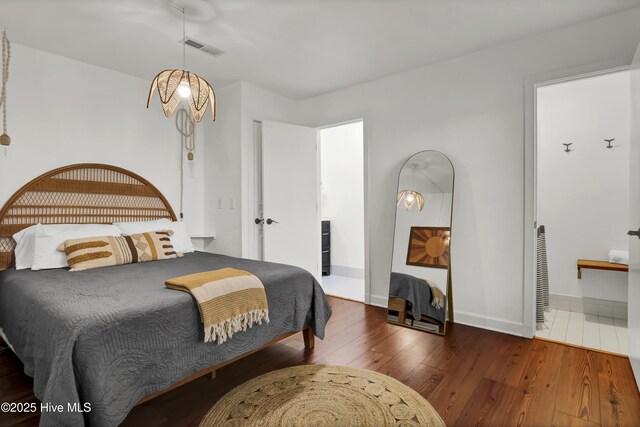 living room featuring hardwood / wood-style floors and ceiling fan