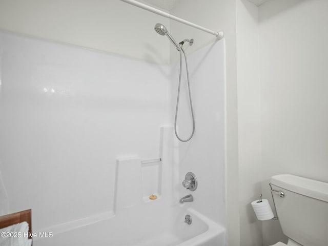 bathroom featuring toilet and washtub / shower combination