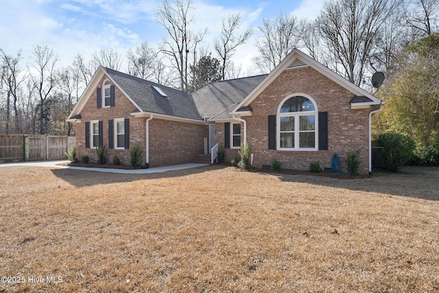 view of front facade with a front lawn