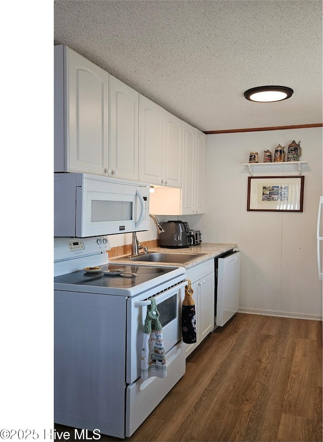 kitchen featuring sink, white cabinetry, a textured ceiling, dark hardwood / wood-style floors, and white appliances