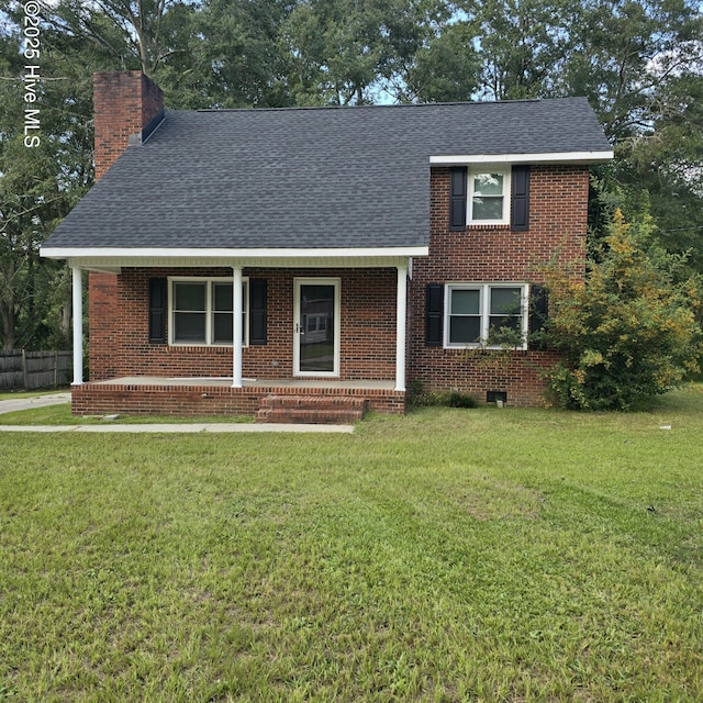 view of front facade with a front lawn