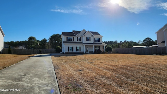 view of front of property featuring a front yard