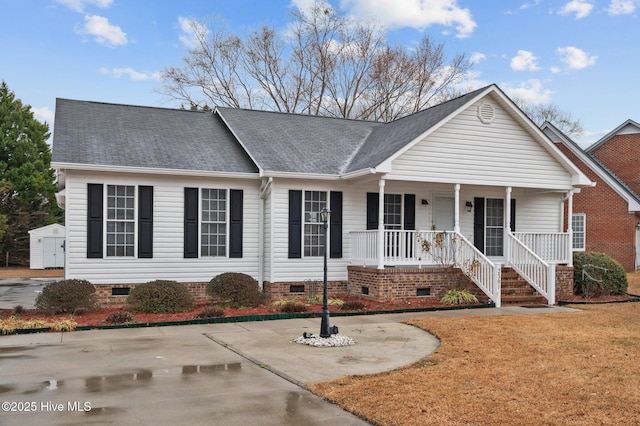 ranch-style house with a porch