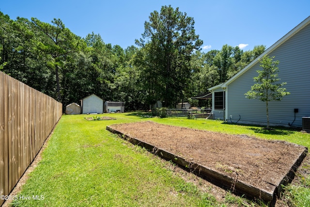 view of yard with a storage unit