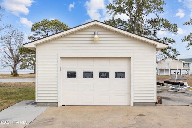 detached garage featuring concrete driveway