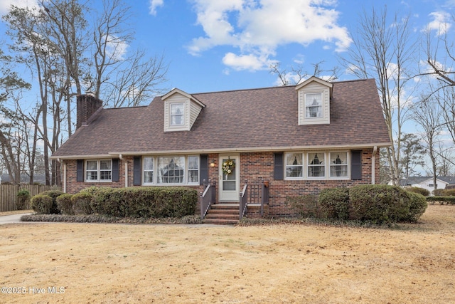 cape cod-style house featuring a front lawn