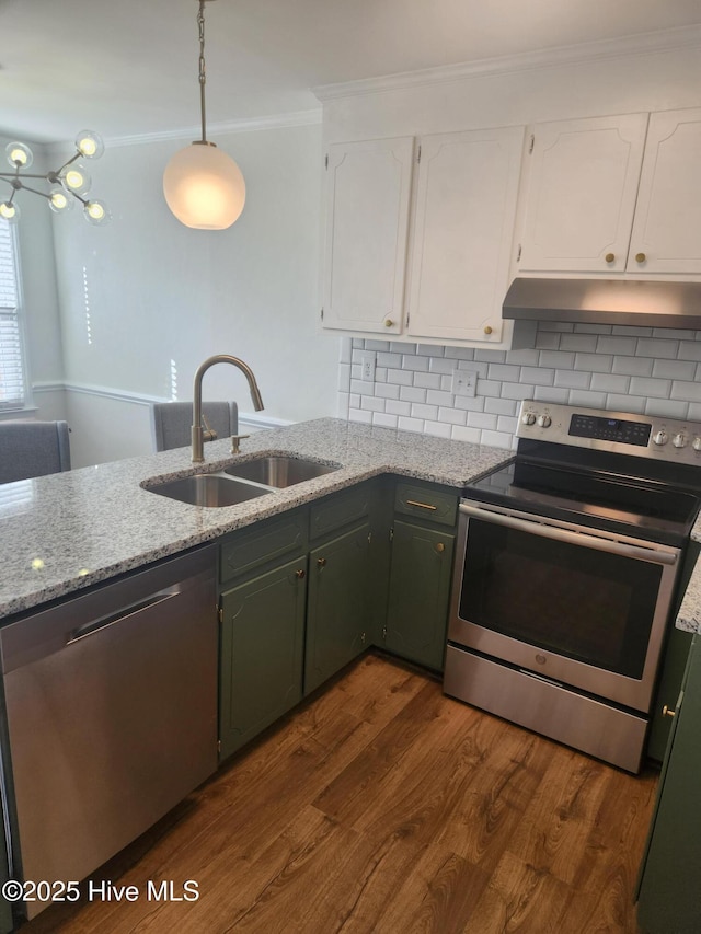 kitchen featuring white cabinetry, sink, stainless steel appliances, crown molding, and dark wood-type flooring