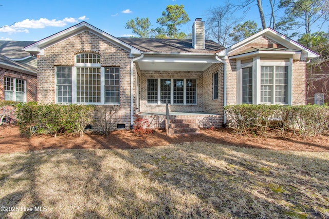 view of front facade with a front yard