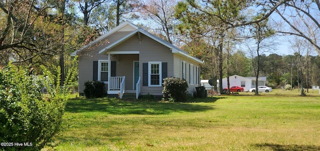 view of front of property with a front lawn