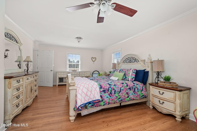 bedroom with light wood-style flooring, ornamental molding, and ceiling fan