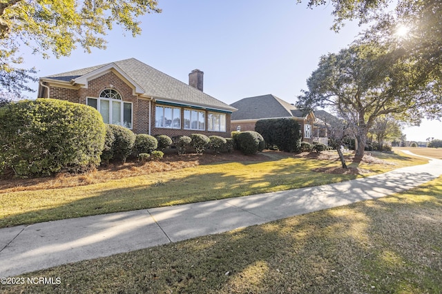 view of front of home featuring a front lawn