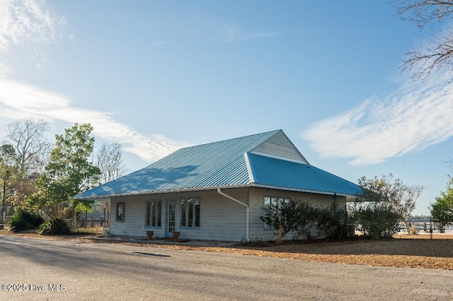 view of home's exterior