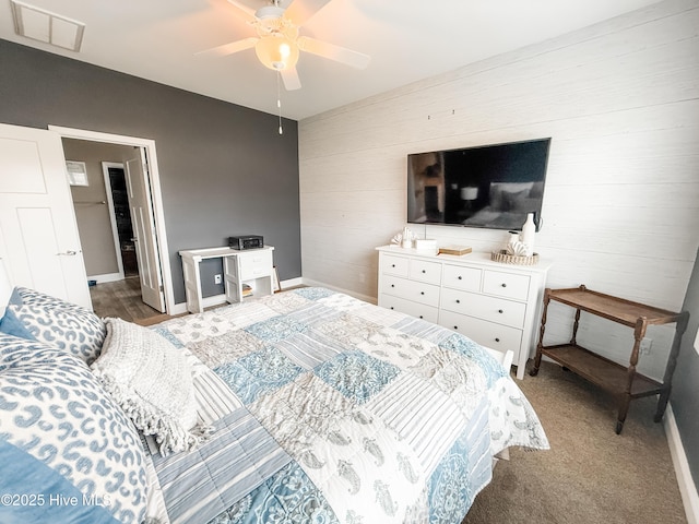 bedroom with ceiling fan