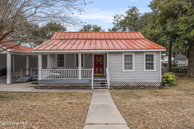3401 Taylor St, Morehead City, NC 28557 - view of front facade featuring a front yard and covered porch