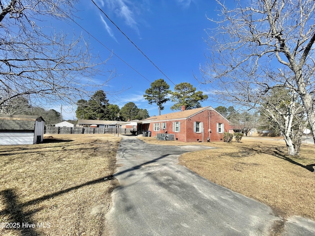 view of front facade with a storage shed