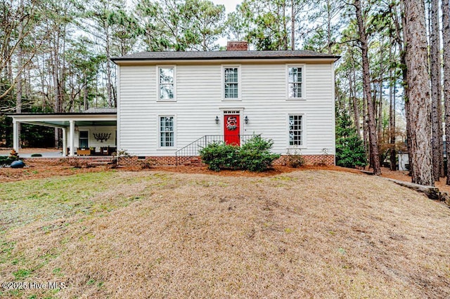 view of front of house featuring a front lawn