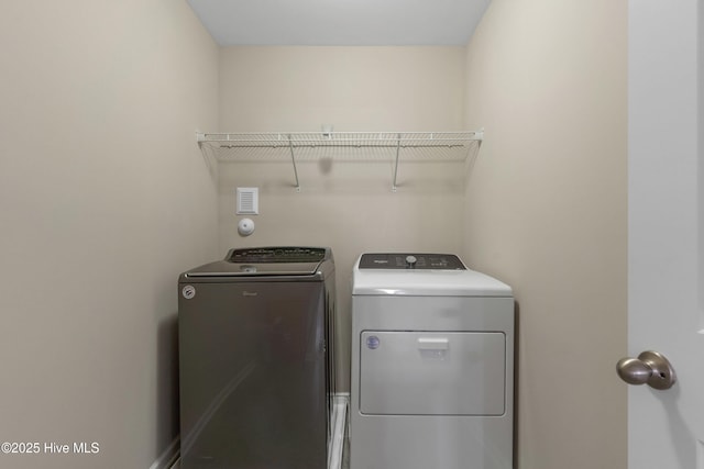 laundry room featuring laundry area, visible vents, and washing machine and clothes dryer