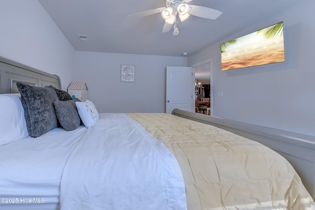 bedroom with ceiling fan