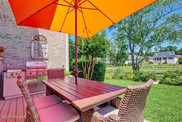 view of patio featuring an outdoor kitchen, outdoor dining area, and grilling area
