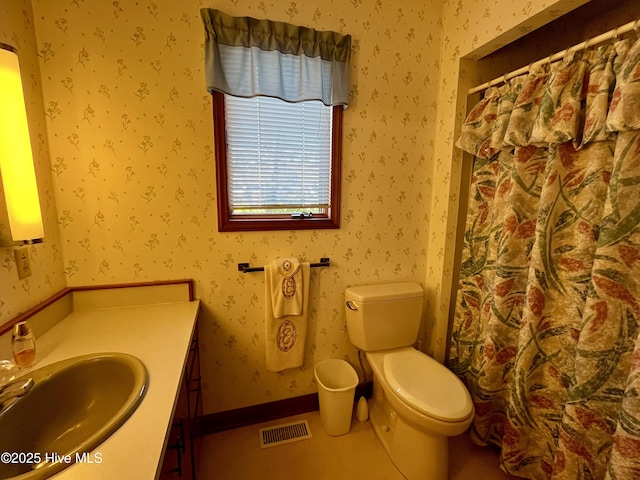 bathroom with vanity, a shower with shower curtain, and toilet