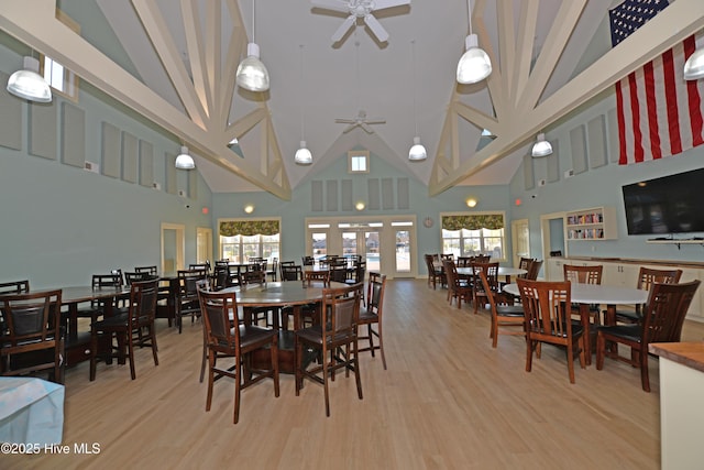 dining space featuring lofted ceiling, light hardwood / wood-style flooring, and ceiling fan