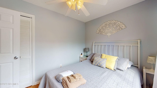 bedroom featuring ceiling fan