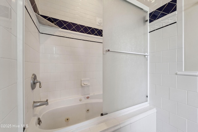 bathroom featuring tiled shower / bath