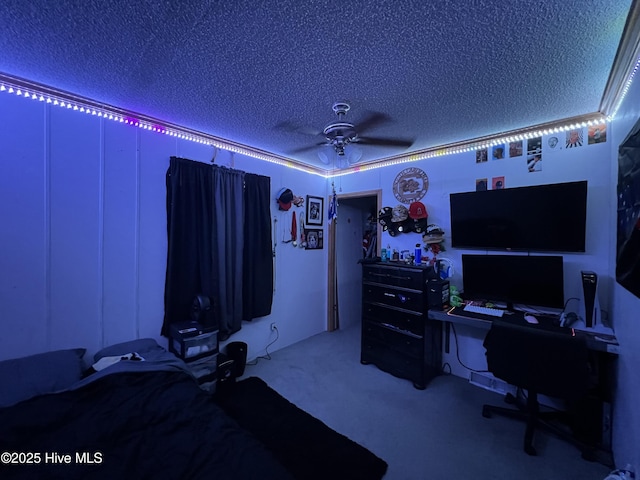 bedroom featuring ceiling fan, carpet, and a textured ceiling