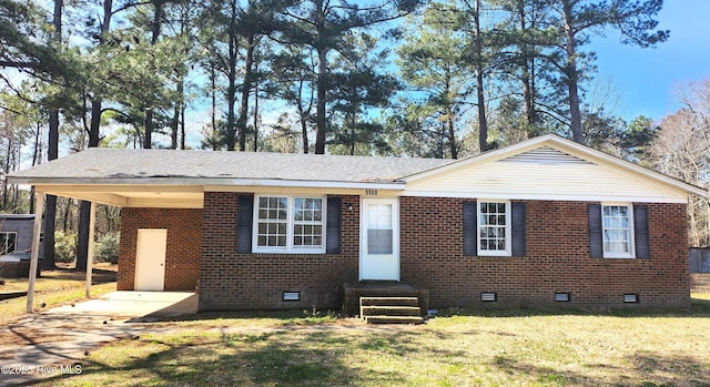 view of front of home with a carport, brick siding, crawl space, and a front lawn