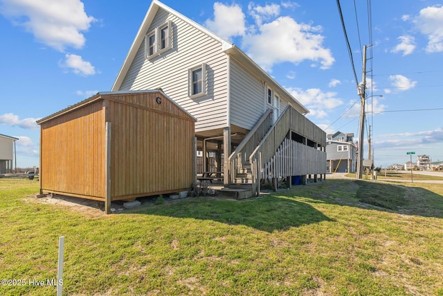 back of house featuring a yard