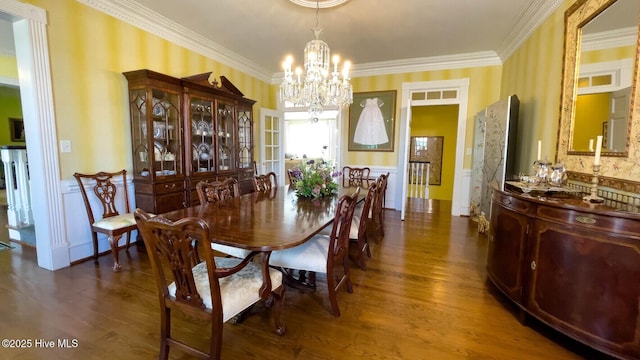 dining space featuring crown molding, dark hardwood / wood-style floors, and an inviting chandelier