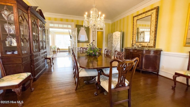 dining space featuring ornamental molding, dark hardwood / wood-style floors, and an inviting chandelier